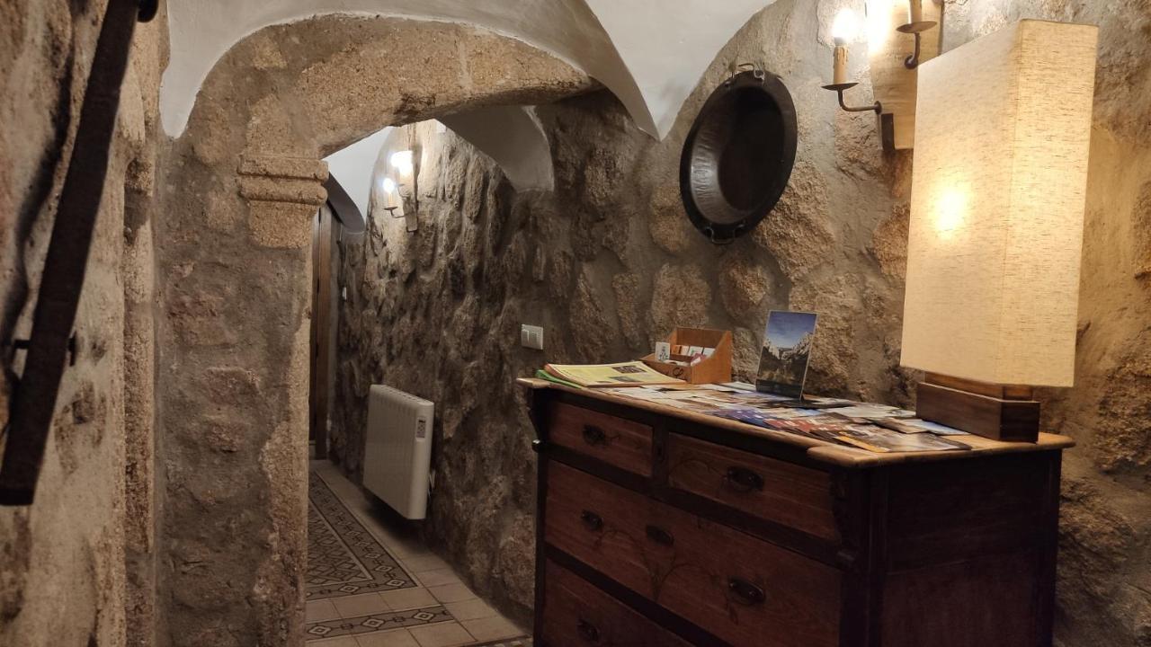 Apartamentos Rurales La Casa De Luis Santa Cruz de la Sierra エクステリア 写真