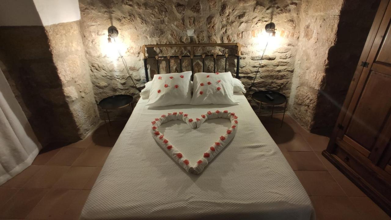 Apartamentos Rurales La Casa De Luis Santa Cruz de la Sierra エクステリア 写真
