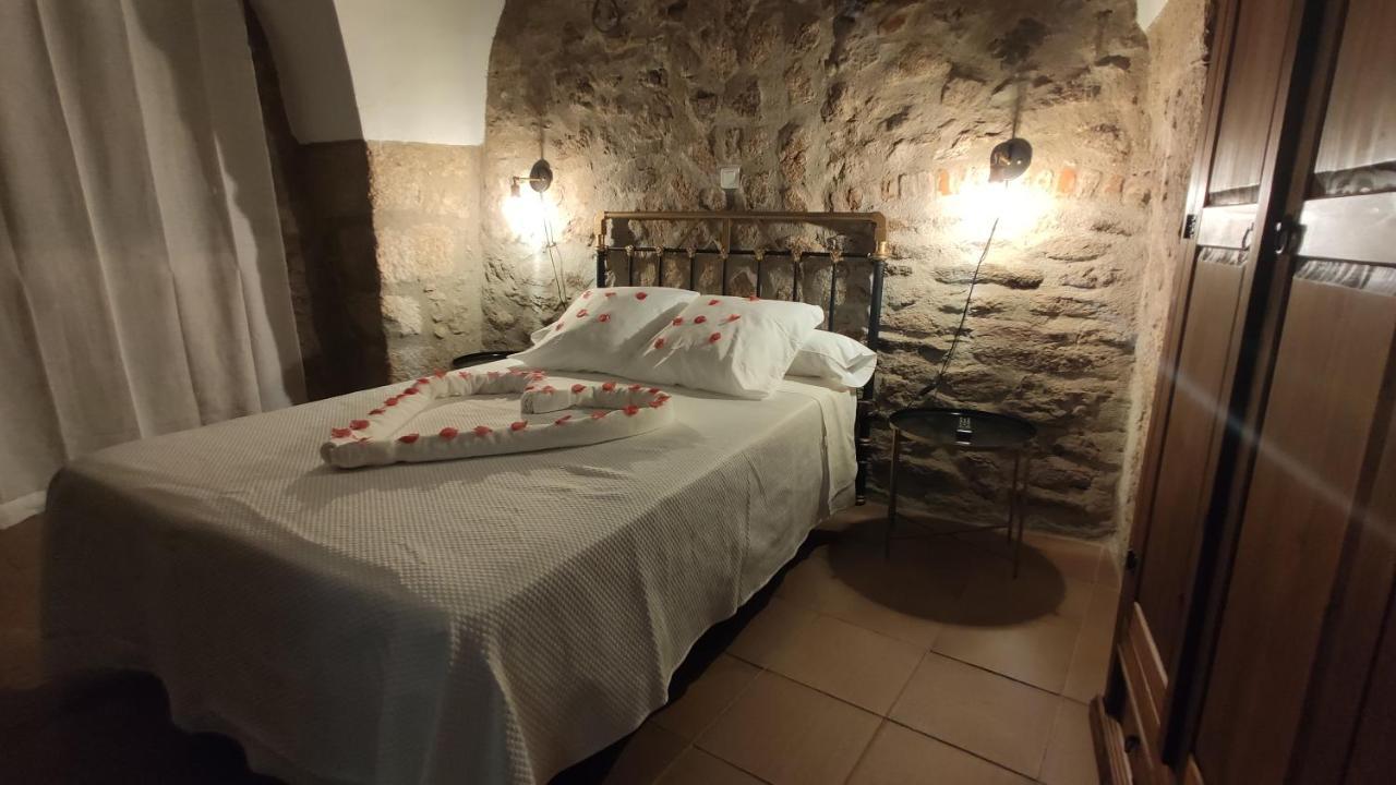 Apartamentos Rurales La Casa De Luis Santa Cruz de la Sierra エクステリア 写真