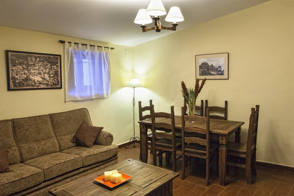 Apartamentos Rurales La Casa De Luis Santa Cruz de la Sierra エクステリア 写真